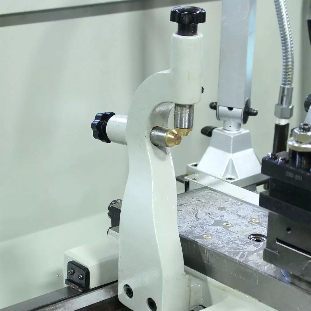 Baileigh 1016623 PL-1440E-1.0 14" X 40" Metal Lathe W/ Integrated Coolant System 5 Baileigh 1016623 PL-1440E-1.0 14" X 40" Metal Lathe W/ Integrated Coolant System