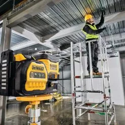 DeWALT DCLE34030G-QU 20V 3 X 360 Cordless Lithium-Ion Cross Line Green Laser Kit