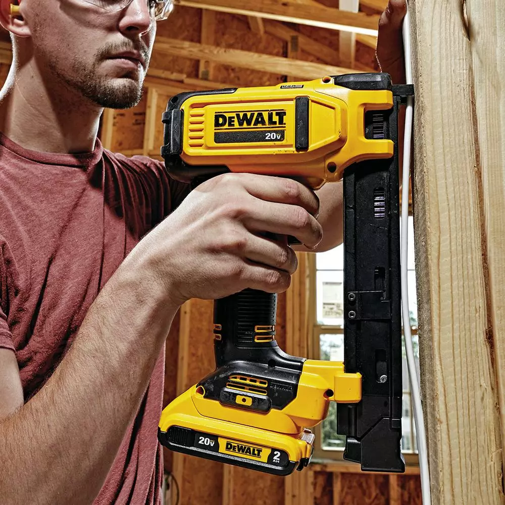 DeWALT DCN701D1 20V 1 Inch Cordless Electrician Wire Stapler Kit 5 DeWALT DCN701D1 20V 1 Inch Cordless Electrician Wire Stapler Kit