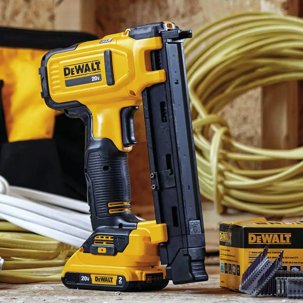 DeWALT DCN701D1 20V 1 Inch Cordless Electrician Wire Stapler Kit 8 DeWALT DCN701D1 20V 1 Inch Cordless Electrician Wire Stapler Kit