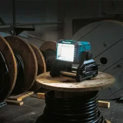 Tools & Equipment Makita DML811 18V 750-3000 Lumen LXT Cordless/Corded Work Light - Bare Tool