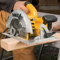 DeWALT DWE575SB 7-1/4-In Electric Next Gen Circular Saw Cutting Tool W/ Brake Tools & Equipment