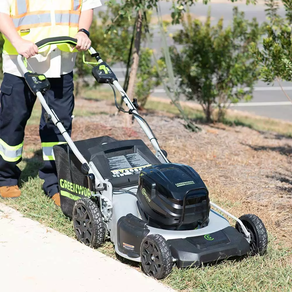 GreenWorks Commercial GMS210 82V 21’’ Brushless Self-Propelled Mower - Bare Tool Lawn & Outdoor Power 4 GreenWorks Commercial GMS210 82V 21’’ Brushless Self-Propelled Mower - Bare Tool Lawn & Outdoor Power