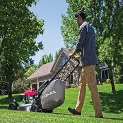 Honda HRN216VKA 21 In 170cc 3-in-1 Self Propelled Gas Lawn Mower W/ Auto Choke - Reconditioned 16 Honda HRN216VKA 21 In 170cc 3-in-1 Self Propelled Gas Lawn Mower W/ Auto Choke - Reconditioned