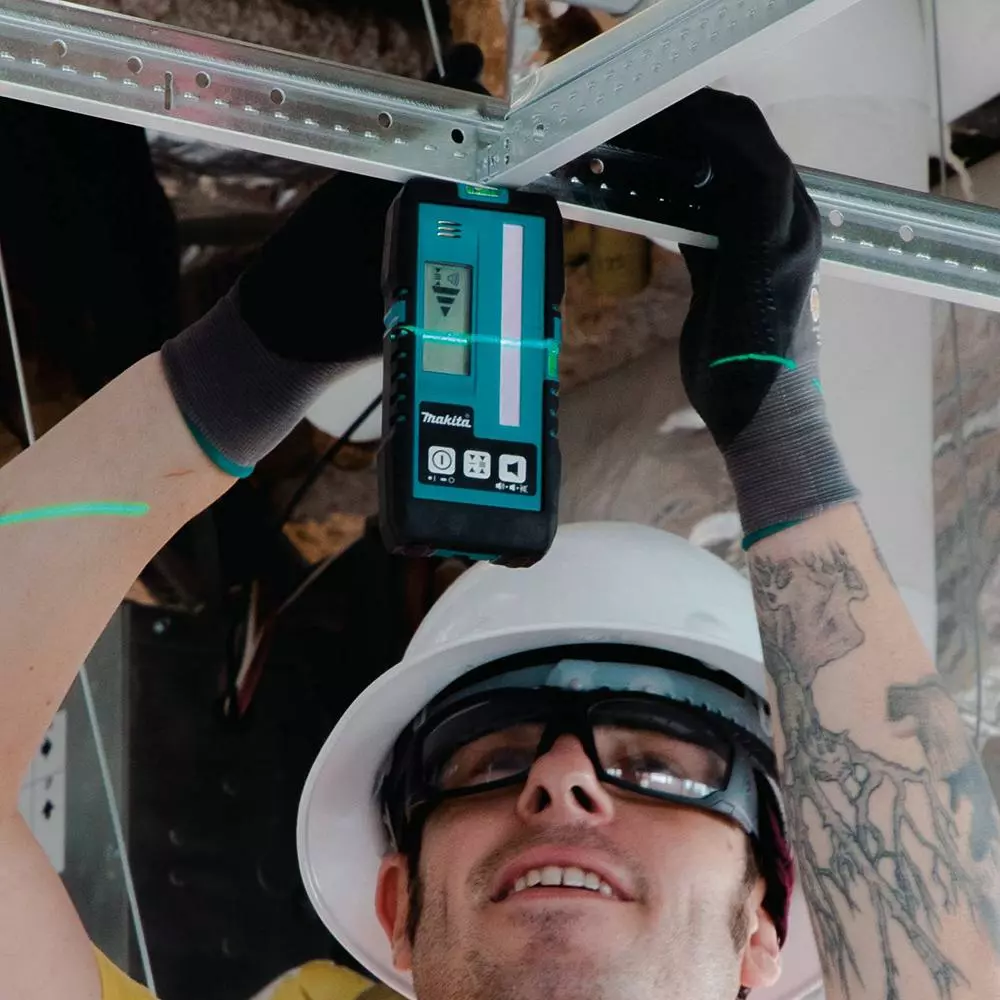 Tools & Equipment Makita LE00855702 262 Foot Rubberized Housing Green/Red Line Laser Detector 19 Tools & Equipment Makita LE00855702 262 Foot Rubberized Housing Green/Red Line Laser Detector