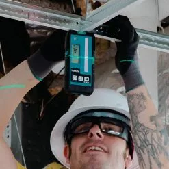 Tools & Equipment Makita LE00855702 262 Foot Rubberized Housing Green/Red Line Laser Detector 24 Tools & Equipment Makita LE00855702 262 Foot Rubberized Housing Green/Red Line Laser Detector