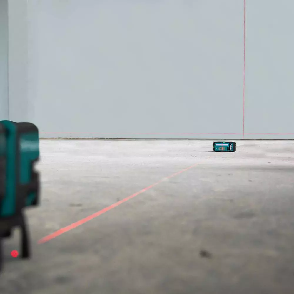 Tools & Equipment Makita LE00855702 262 Foot Rubberized Housing Green/Red Line Laser Detector 15 Tools & Equipment Makita LE00855702 262 Foot Rubberized Housing Green/Red Line Laser Detector