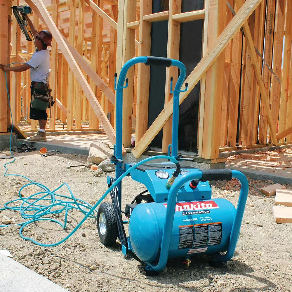 Makita MAC5200 3.0 HP Cast Iron Roll Cage Big Bore Air Compressor Tools & Equipment 6 Makita MAC5200 3.0 HP Cast Iron Roll Cage Big Bore Air Compressor Tools & Equipment