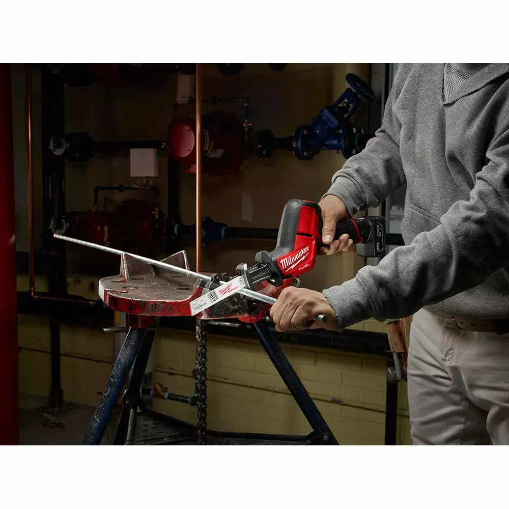 Milwaukee 2520-21XC M12 FUEL 12V HACKZALL Reciprocating Saw Kit 12 Milwaukee 2520-21XC M12 FUEL 12V HACKZALL Reciprocating Saw Kit
