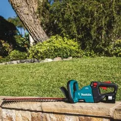 Lawn & Outdoor Power Makita XHU07T 18 Volt 24 Inch 5.0Ah LXT Lithium-Ion Brushless Hedge Trimmer Kit
