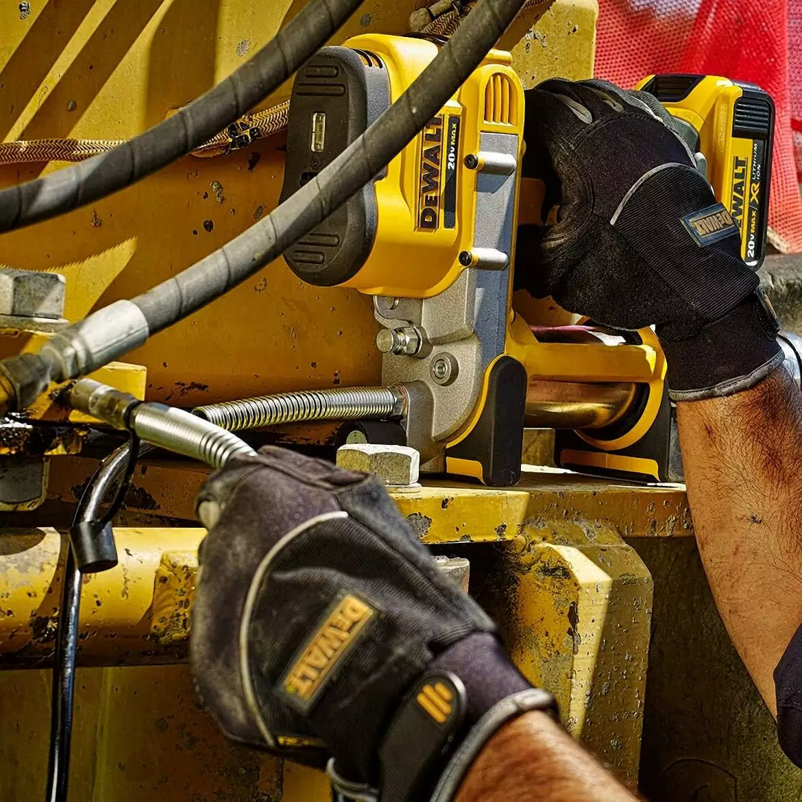 DeWALT DCGG571M1 20V MAX Lithium Ion Automatic 42" Grease Gun Tool Kit 6 DeWALT DCGG571M1 20V MAX Lithium Ion Automatic 42" Grease Gun Tool Kit