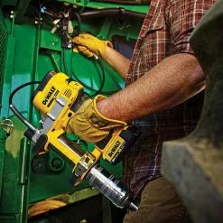 DeWALT DCGG571M1 20V MAX Lithium Ion Automatic 42" Grease Gun Tool Kit 13 DeWALT DCGG571M1 20V MAX Lithium Ion Automatic 42