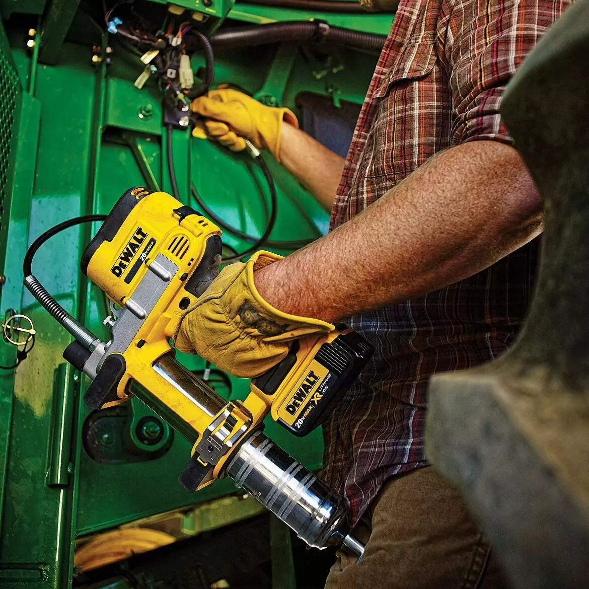 DeWALT DCGG571M1 20V MAX Lithium Ion Automatic 42" Grease Gun Tool Kit 7 DeWALT DCGG571M1 20V MAX Lithium Ion Automatic 42" Grease Gun Tool Kit