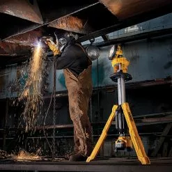 DeWALT DCL079B 20V MAX Heavy Duty Cordless LED Tripod Light - Bare Tool 11 DeWALT DCL079B 20V MAX Heavy Duty Cordless LED Tripod Light - Bare Tool