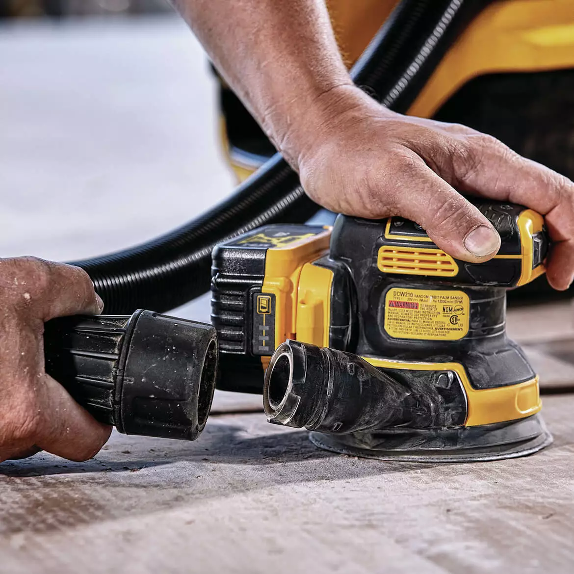 DeWALT DCW210D1 20V 5-Inch 2.0Ah Brushless Random Orbital Sander Kit 8 DeWALT DCW210D1 20V 5-Inch 2.0Ah Brushless Random Orbital Sander Kit