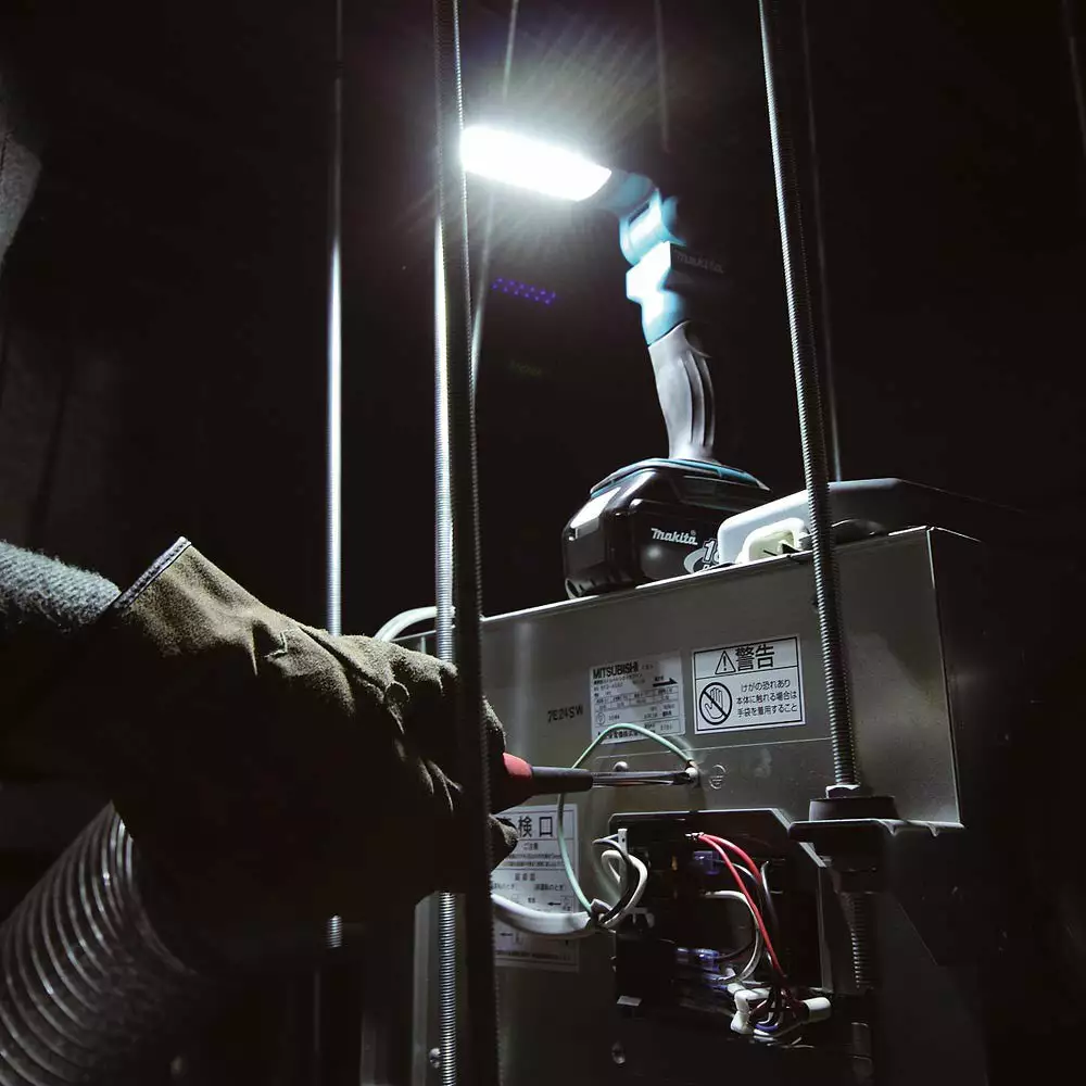 Makita DML801 18-Volt LXT Lithium-Ion Cordless 12 L.E.D. Flashlight, - Bare Tool Tools & Equipment 5 Makita DML801 18-Volt LXT Lithium-Ion Cordless 12 L.E.D. Flashlight, - Bare Tool Tools & Equipment