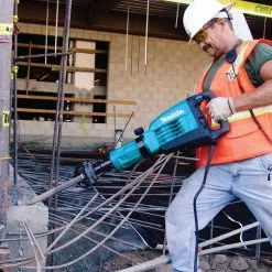 Makita HM1307CB 35-Pound 14.0 Amp Variable Speed Corded Demolition Hammer