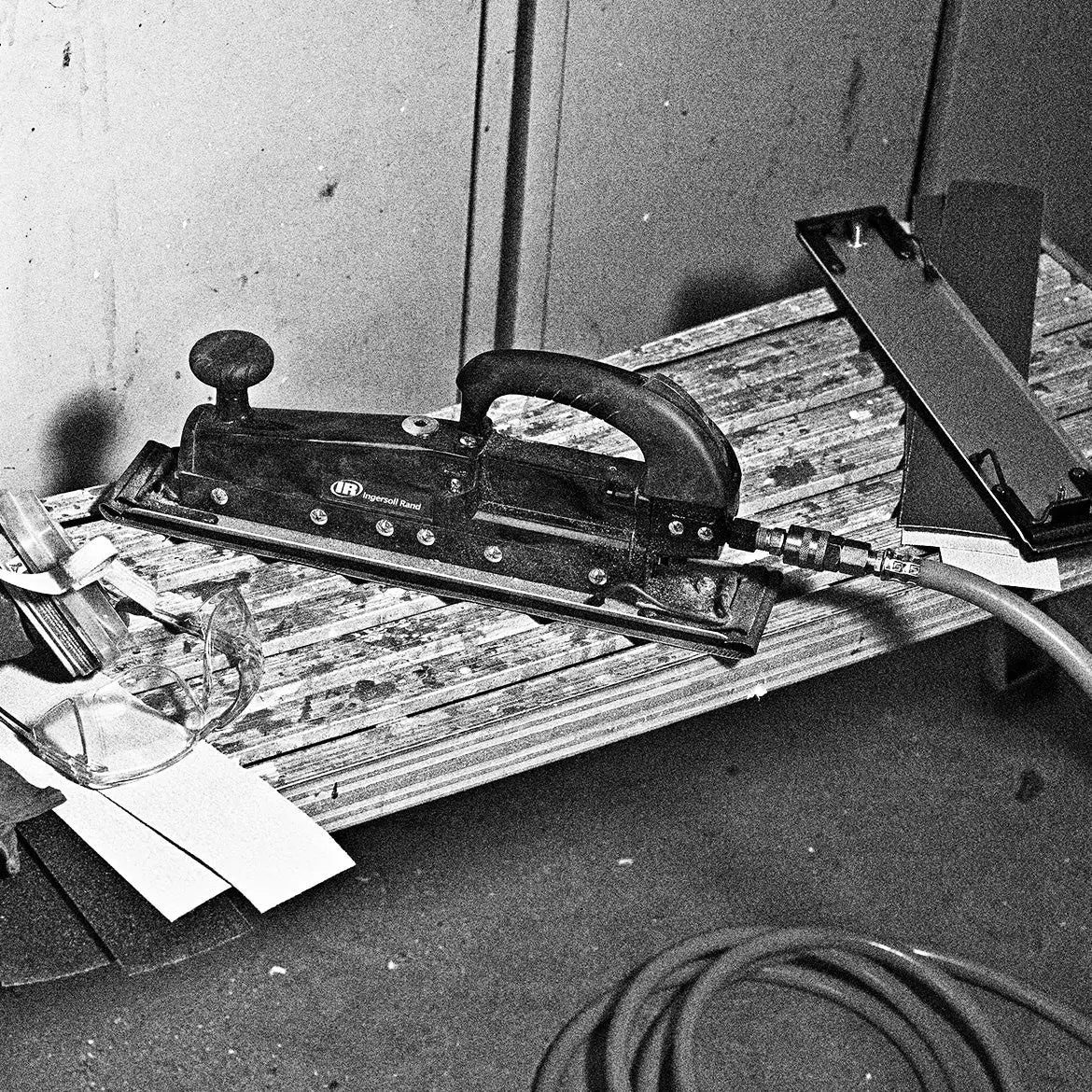 Ingersoll-Rand Ingersoll Rand 315G 17-1/2-Inch Edge Series Twin-Piston Straight Line Air Sander 6 Ingersoll-Rand Ingersoll Rand 315G 17-1/2-Inch Edge Series Twin-Piston Straight Line Air Sander