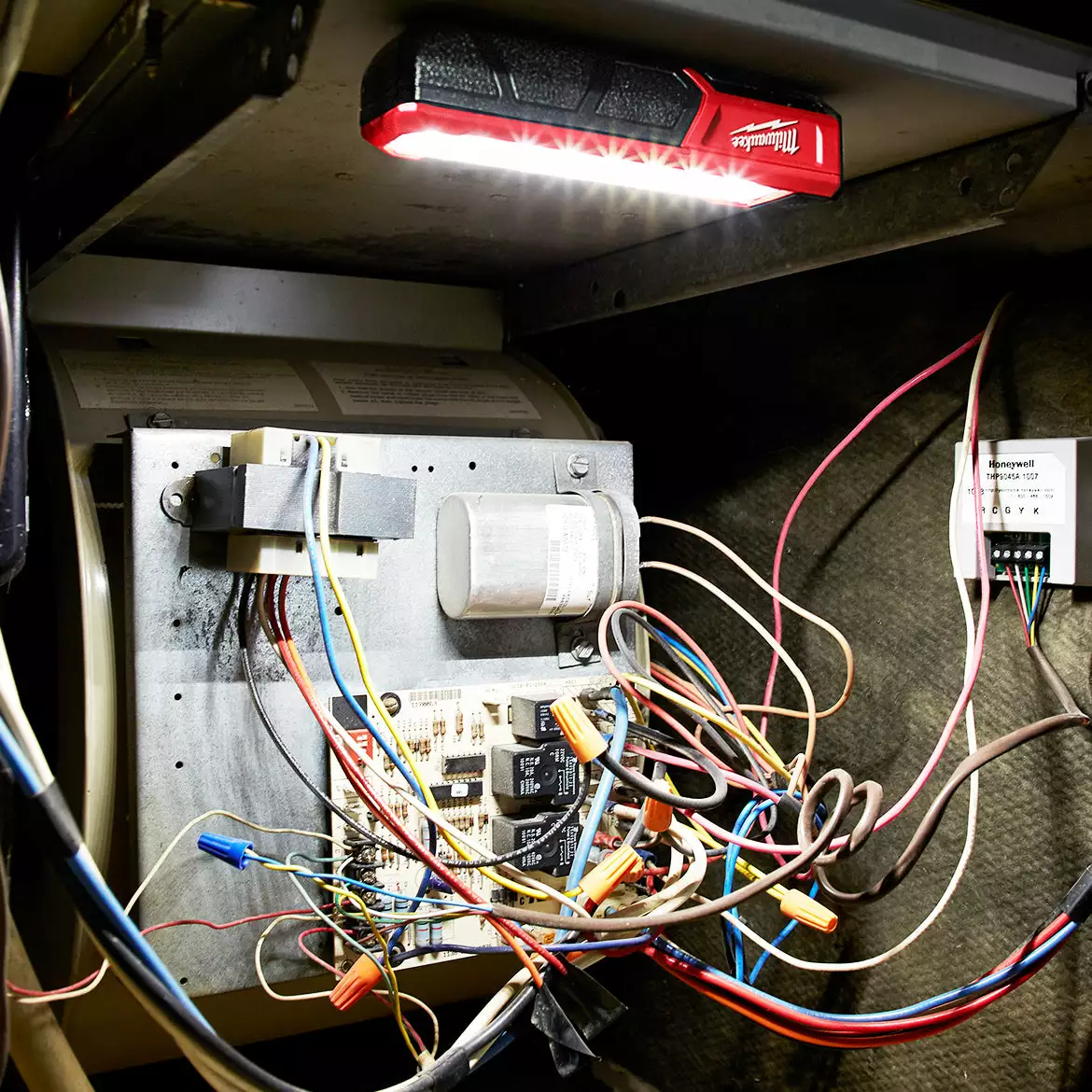 Milwaukee 2112-21 445-Lumen USB Rechargeable Rover Pocket Flood Light Kit Tools & Equipment 9 Milwaukee 2112-21 445-Lumen USB Rechargeable Rover Pocket Flood Light Kit Tools & Equipment