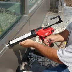 Milwaukee 2441-21 M12 12V 10-Ounce Caulk And Adhesive Gun Kit Tools & Equipment