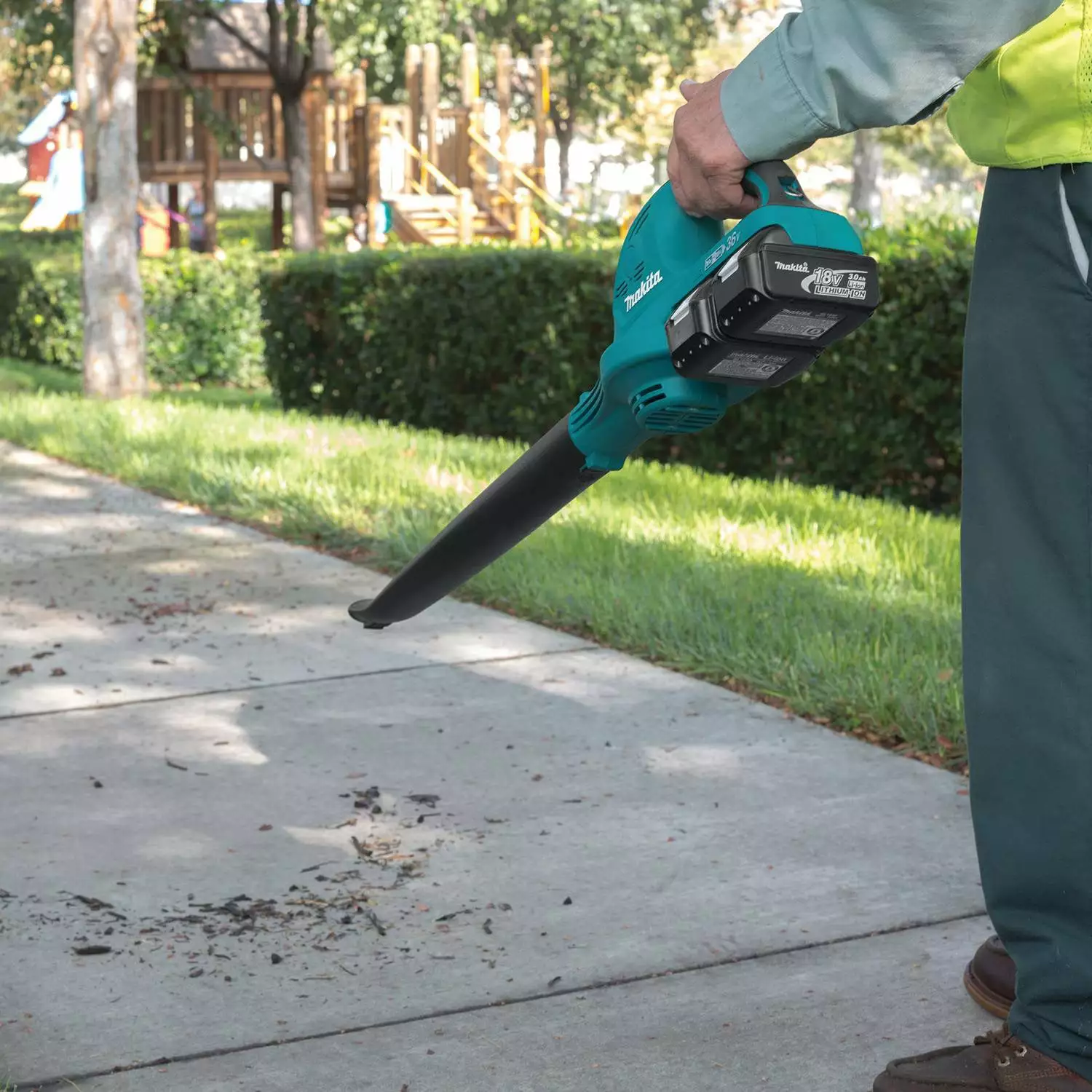 Makita X2 XBU01Z 18-Volt LXT 0-17,000-Rpm Lithium-Ion Cordless Blower -Bare Tool 4 Makita X2 XBU01Z 18-Volt LXT 0-17,000-Rpm Lithium-Ion Cordless Blower -Bare Tool