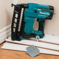 Makita XNB02Z 18-Volt LXT 2-1/2