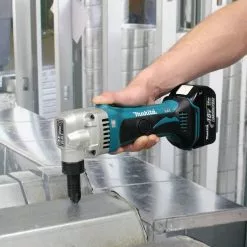 Makita XNJ01Z 18V 16-Guage LXT Lithium-Ion Cordless Nibbler - Bare Tool 8 Makita XNJ01Z 18V 16-Guage LXT Lithium-Ion Cordless Nibbler - Bare Tool