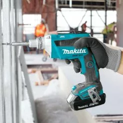 Makita XT255R 18-Volt 2-Tool Cordless Screwdriver And Cut-Out Tool Combo Kit