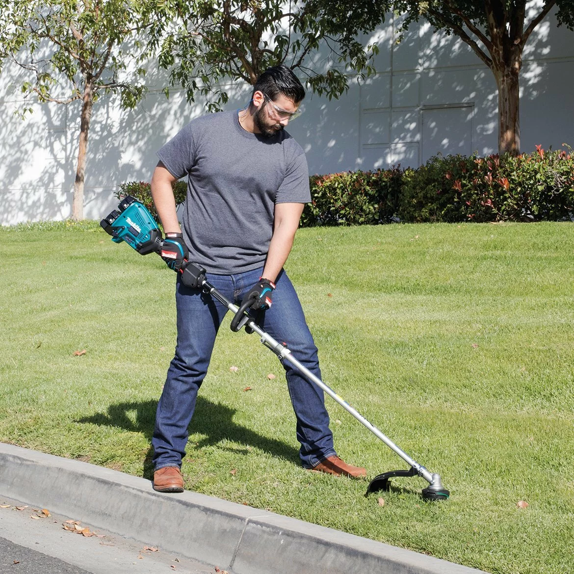 Makita XUX01M5PT 36-Volt 5.0Ah Cordless Couple Shaft Power Head Attachment Kit Lawn & Outdoor Power 10 Makita XUX01M5PT 36-Volt 5.0Ah Cordless Couple Shaft Power Head Attachment Kit Lawn & Outdoor Power